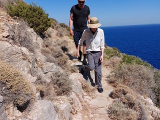 auf-den-wanderweg-guckend